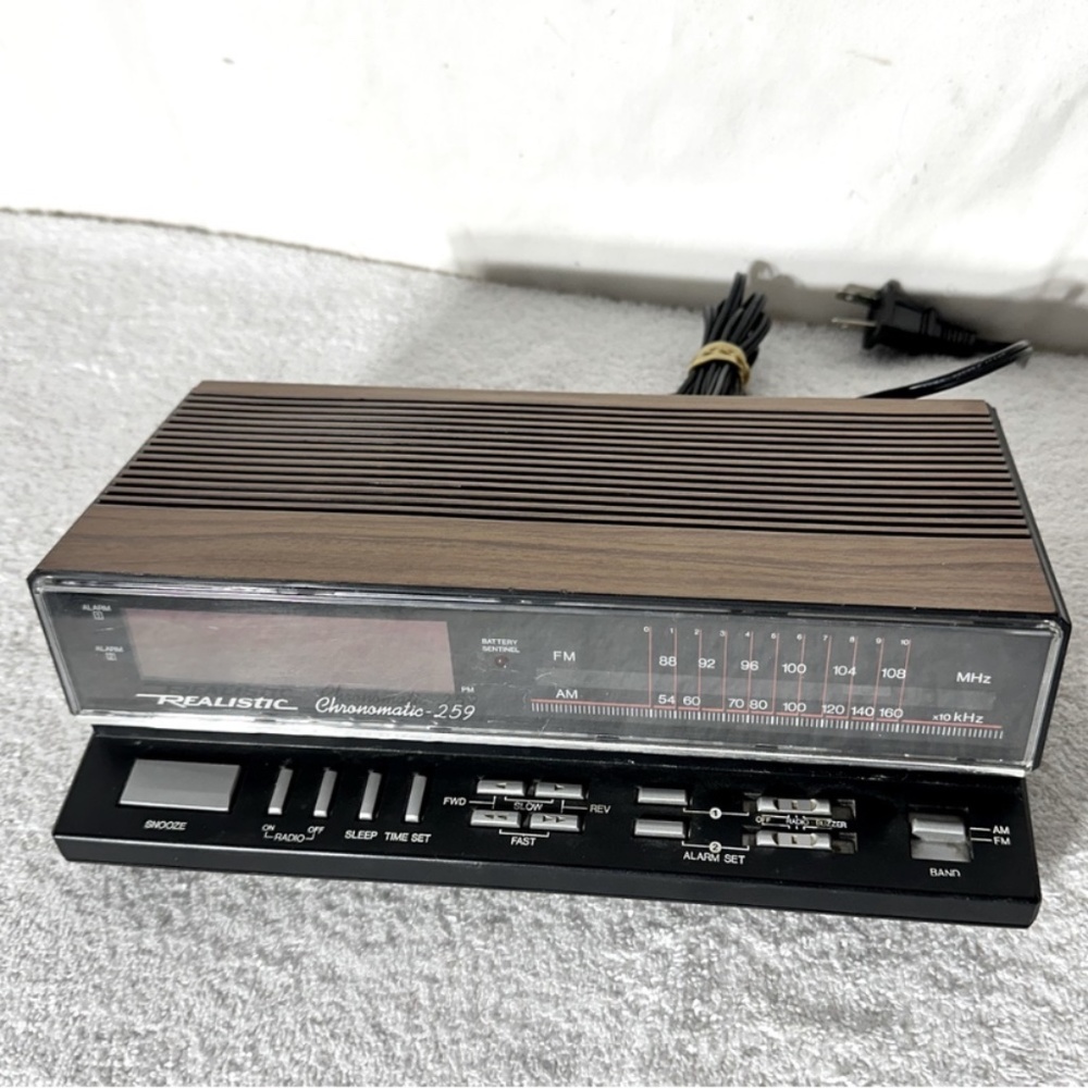 Vintage Realistic Chronomatic 259 Digital AM/FM Alarm Clock Radio